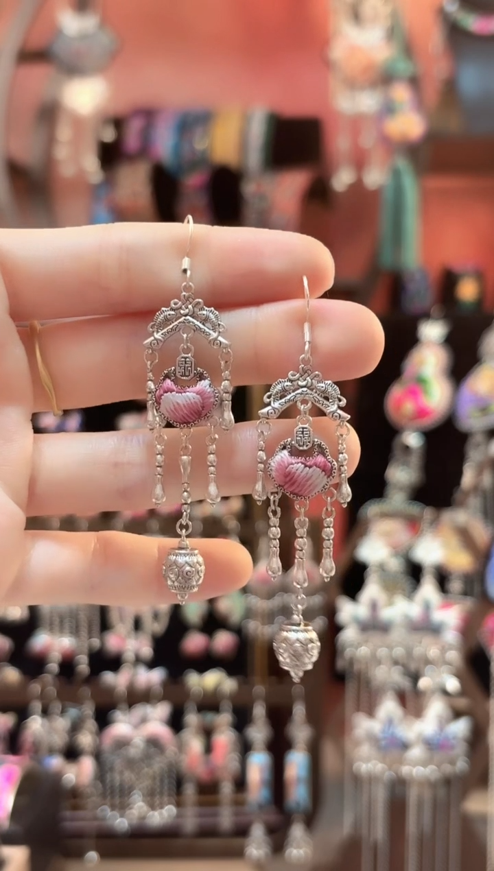 织绣 云织谣民族风精美饰品   300