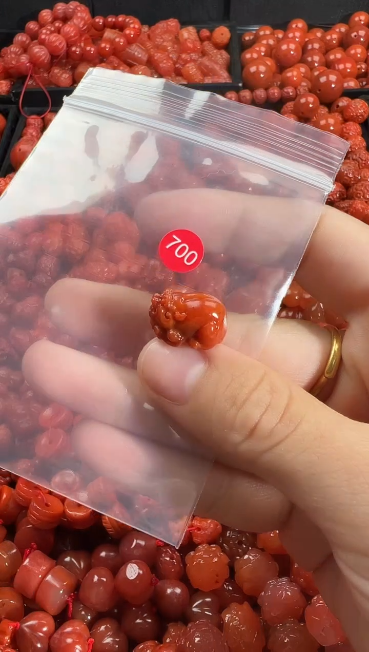 颈饰未镶嵌南红玛瑙1