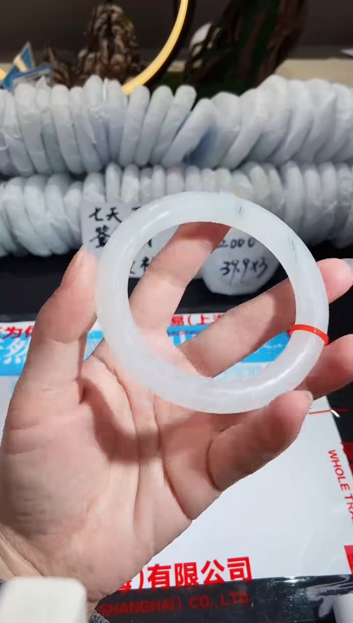 【闪购商品】石英质玉手镯未镶嵌80-58