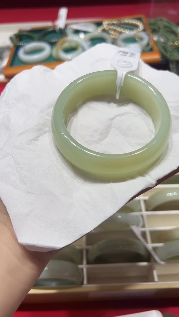 【闪购商品】和田玉手镯未镶嵌v0282 圈口64