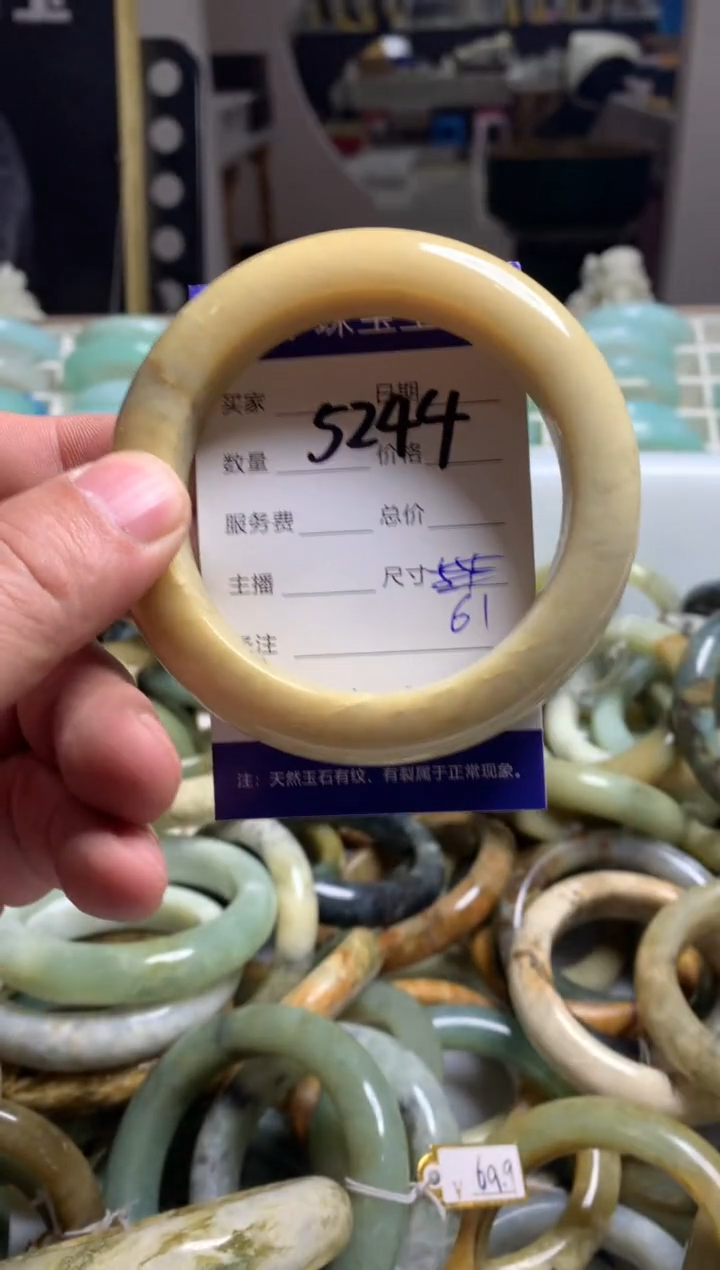 【闪购商品】蛇纹石玉手镯未镶嵌5244