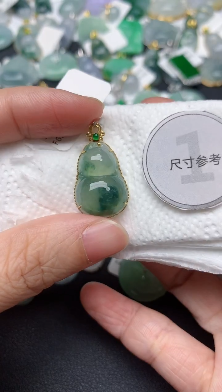 颈饰18K金镶嵌翡翠天然缅甸A货翡翠