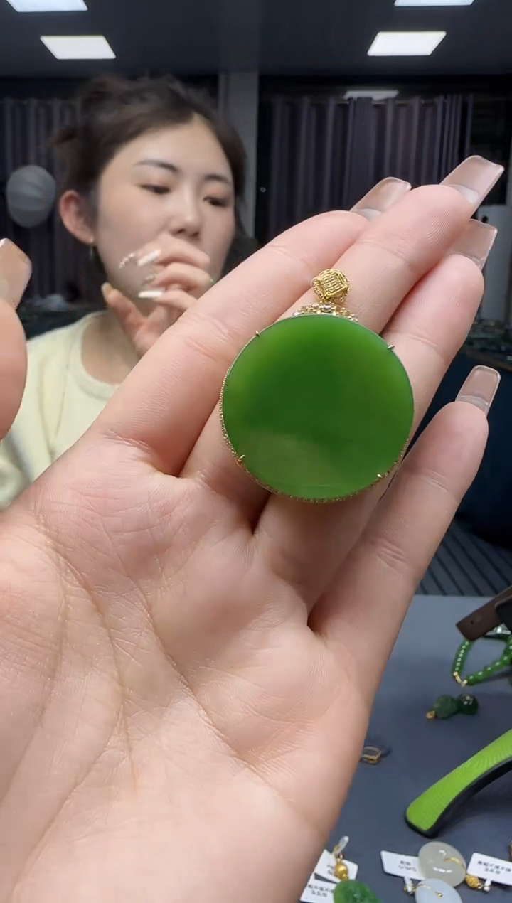 【闪购商品】和田玉挂件18K金镶嵌1