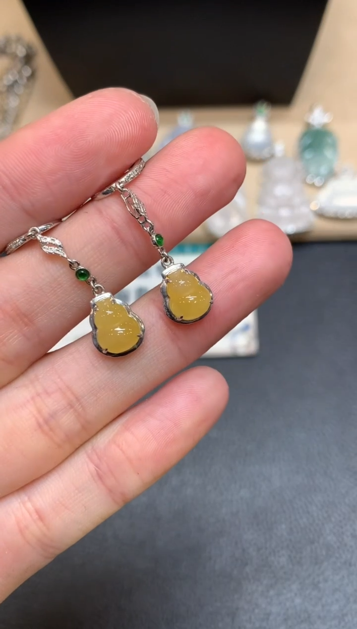 【闪购商品】翡翠耳饰18K金镶嵌葫芦【无服务费】