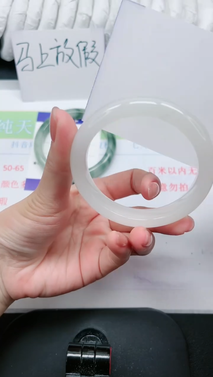 【闪购商品】石英质玉手镯未镶嵌105