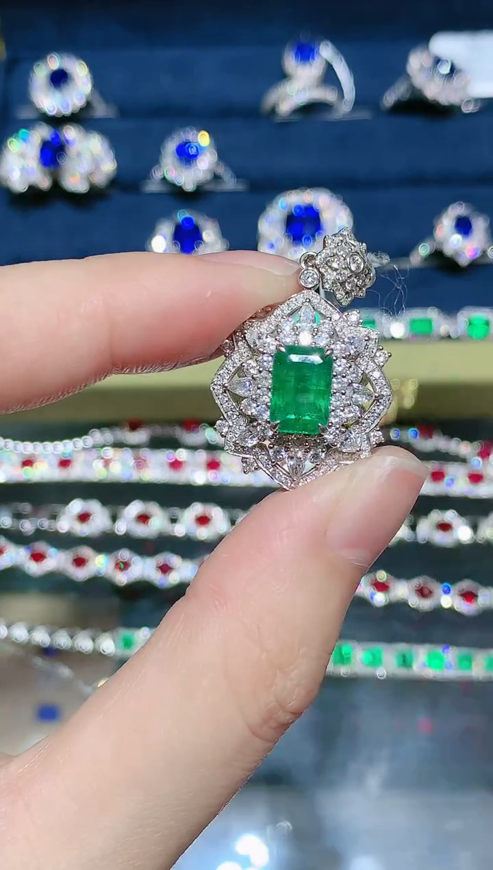 【闪购商品】祖母绿吊坠(不含链)18K金镶嵌2.15CT