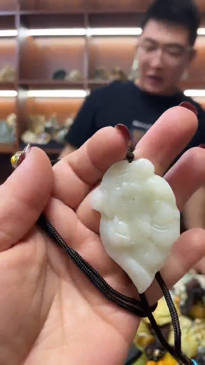 未镶嵌蛇纹石玉吊坠      