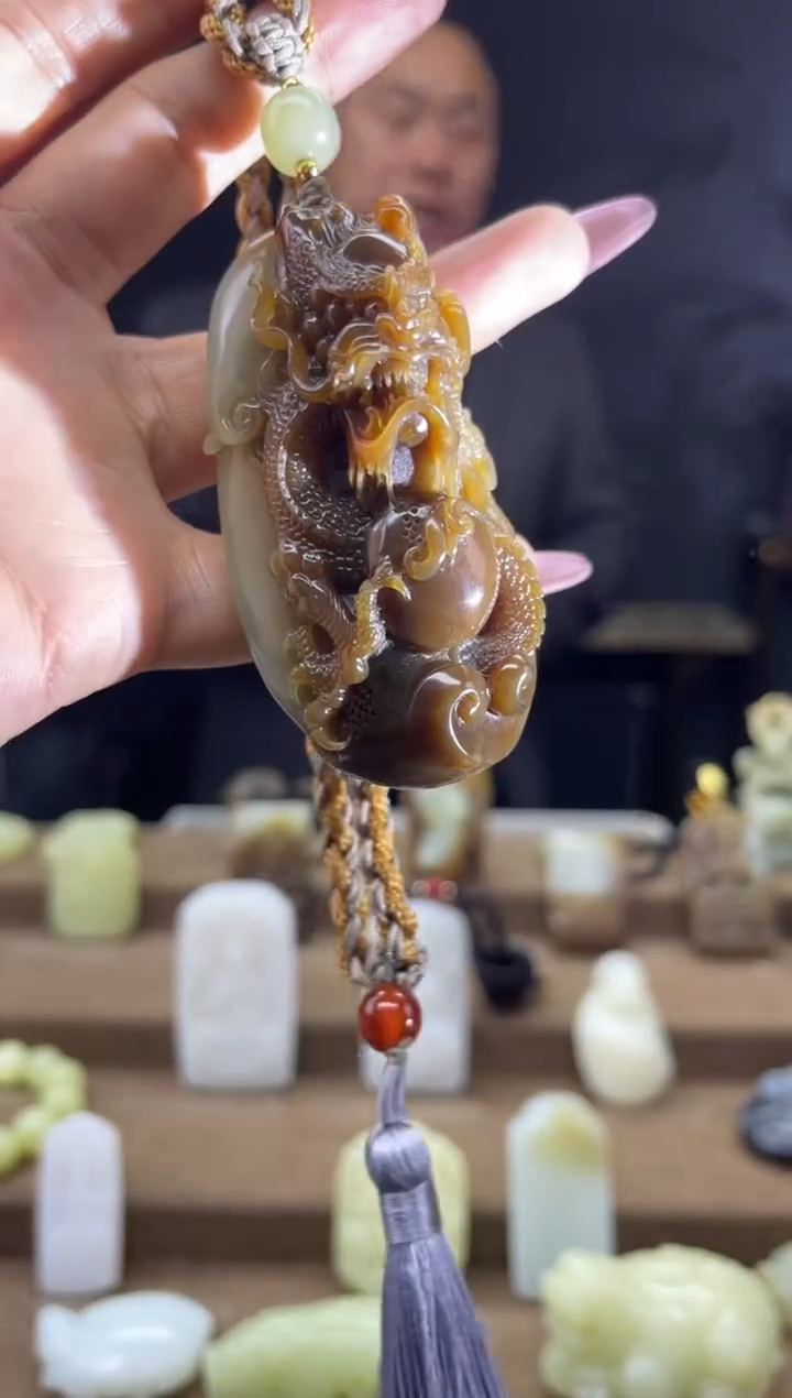 颈饰未镶嵌和田玉1