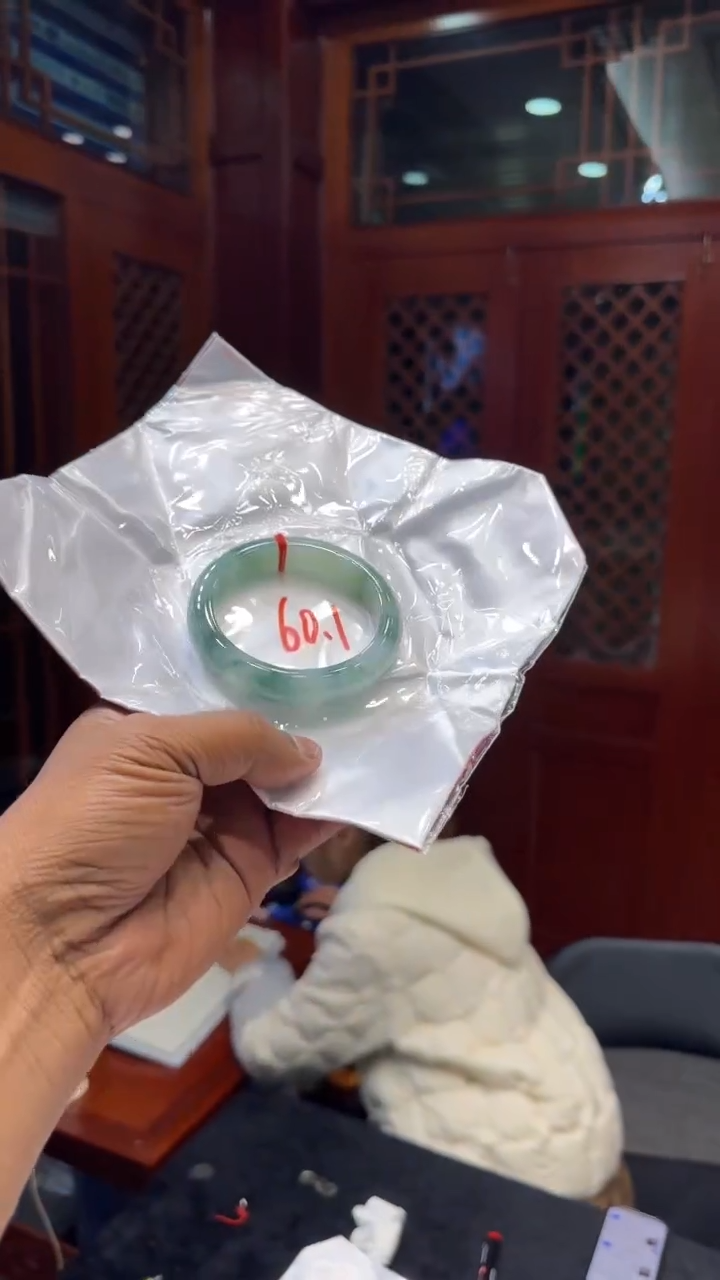 【闪购商品】翡翠手镯未镶嵌手镯