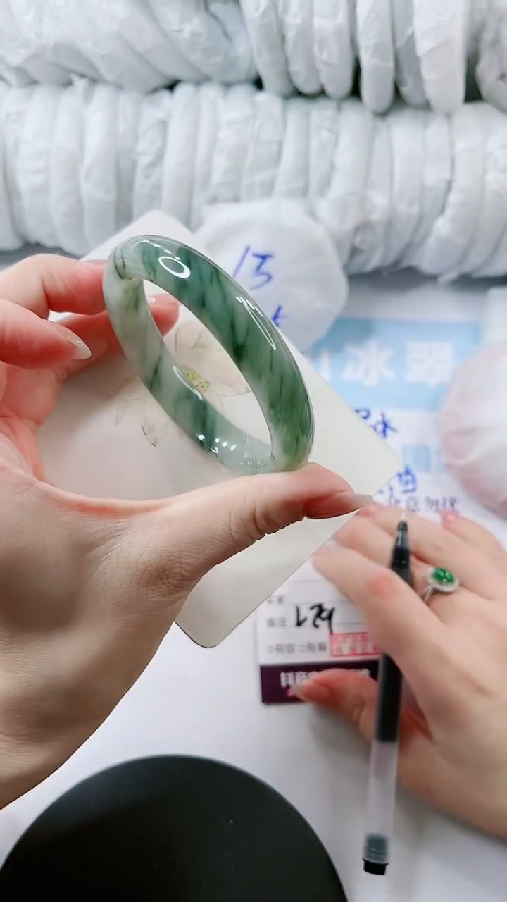 【闪购商品】石英质玉手镯未镶嵌多样性发货L79