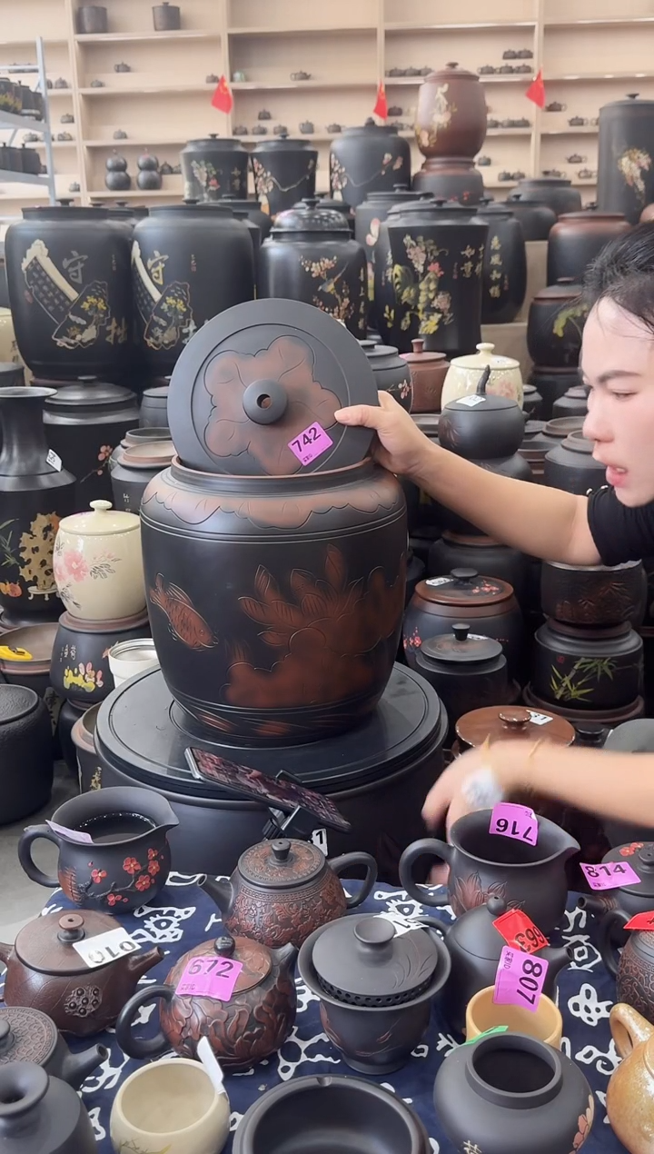 罐瑕疵水缸13升荷花   683