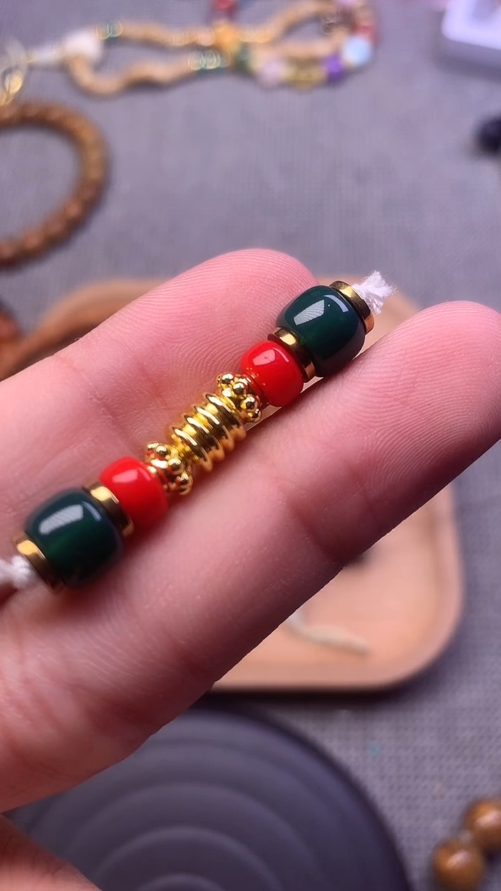 颈饰琉璃红绿万能轴 一组发