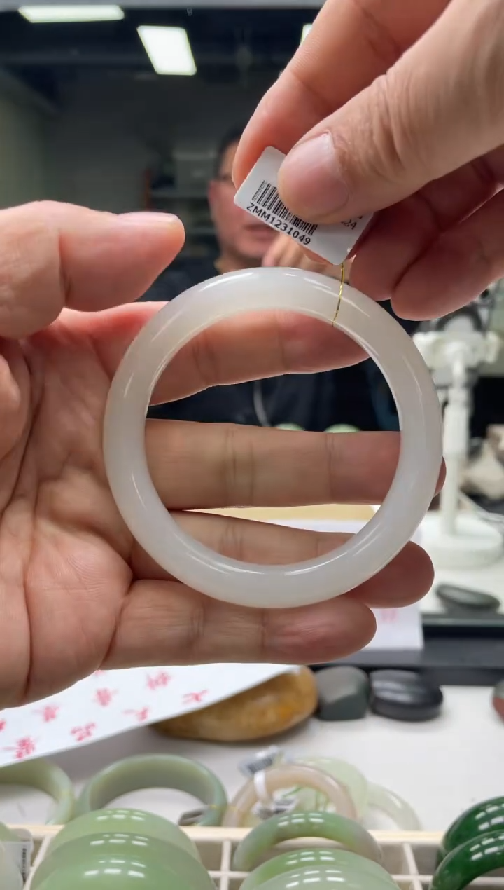 【闪购商品】和田玉手镯未镶嵌编码 1049圈口59-60