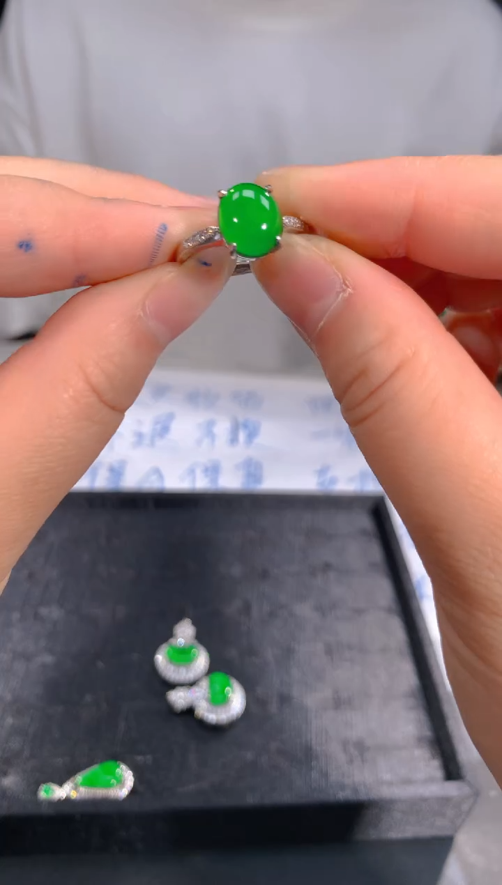 【闪购商品】定制翡翠未镶嵌36定制翡翠，多样性发货（发其一）