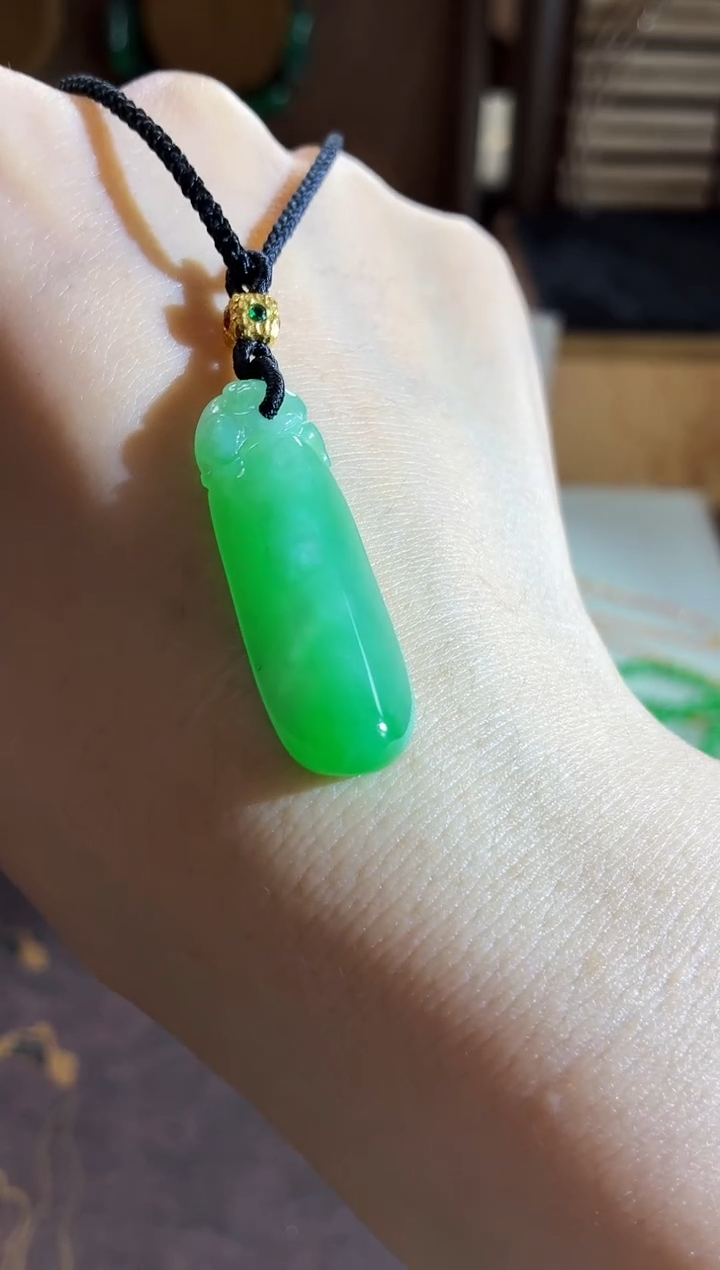 颈饰未镶嵌翡翠吊坠