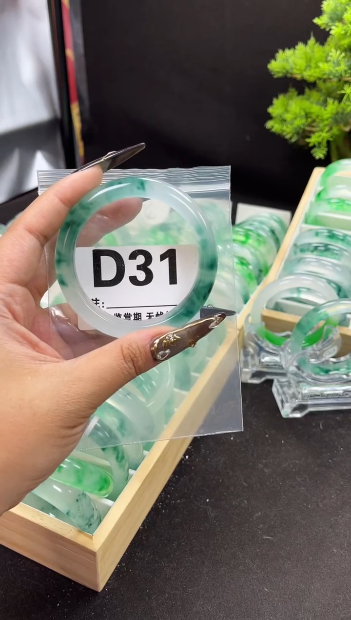 【闪购商品】石英岩玉手镯未镶嵌D31