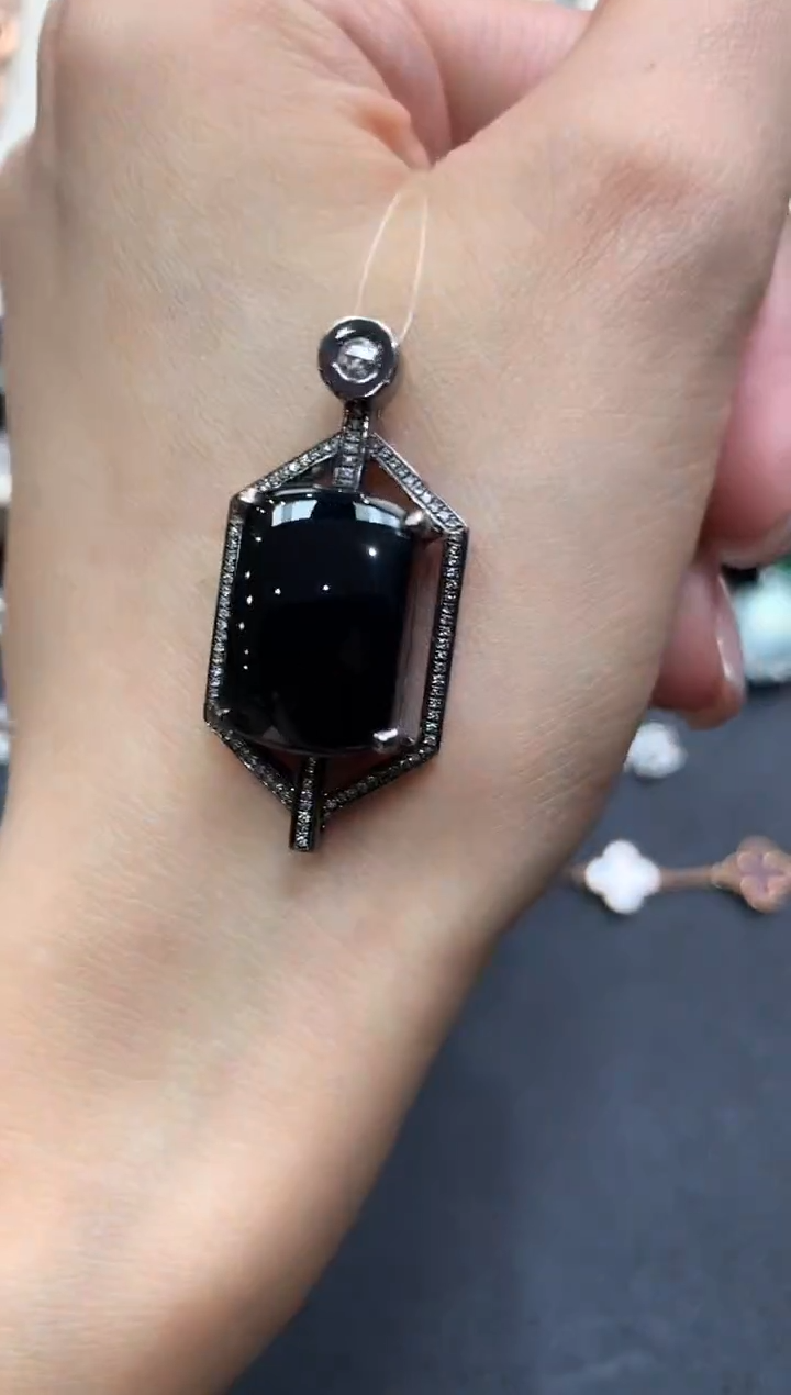 【闪购商品】翡翠吊坠(不含链)18K金镶嵌q75无鉴赏