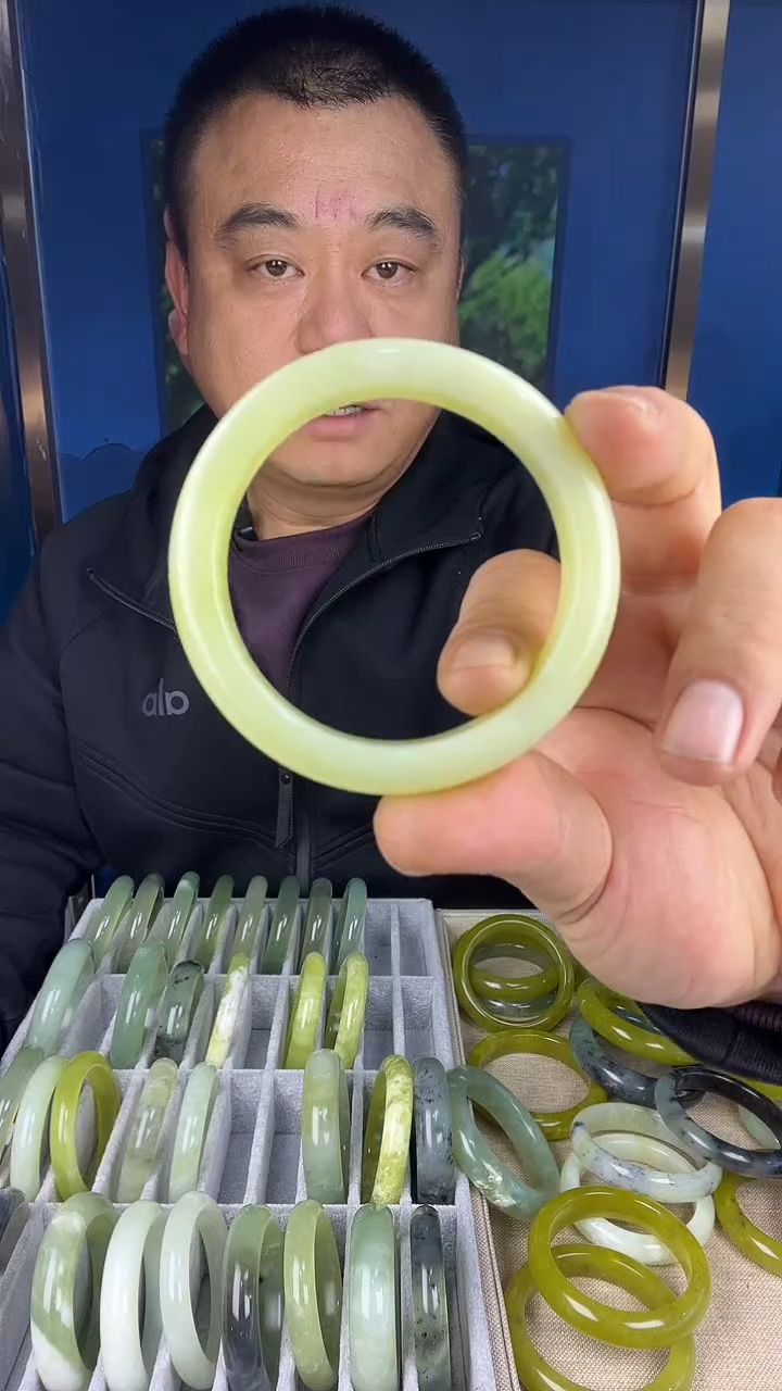 未镶嵌岫玉手镯57