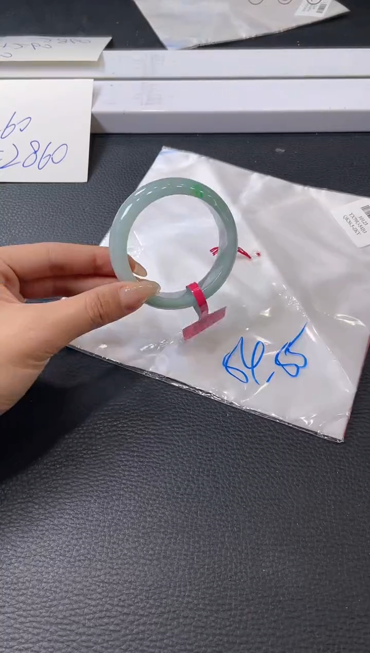 【闪购商品】翡翠手镯未镶嵌手镯