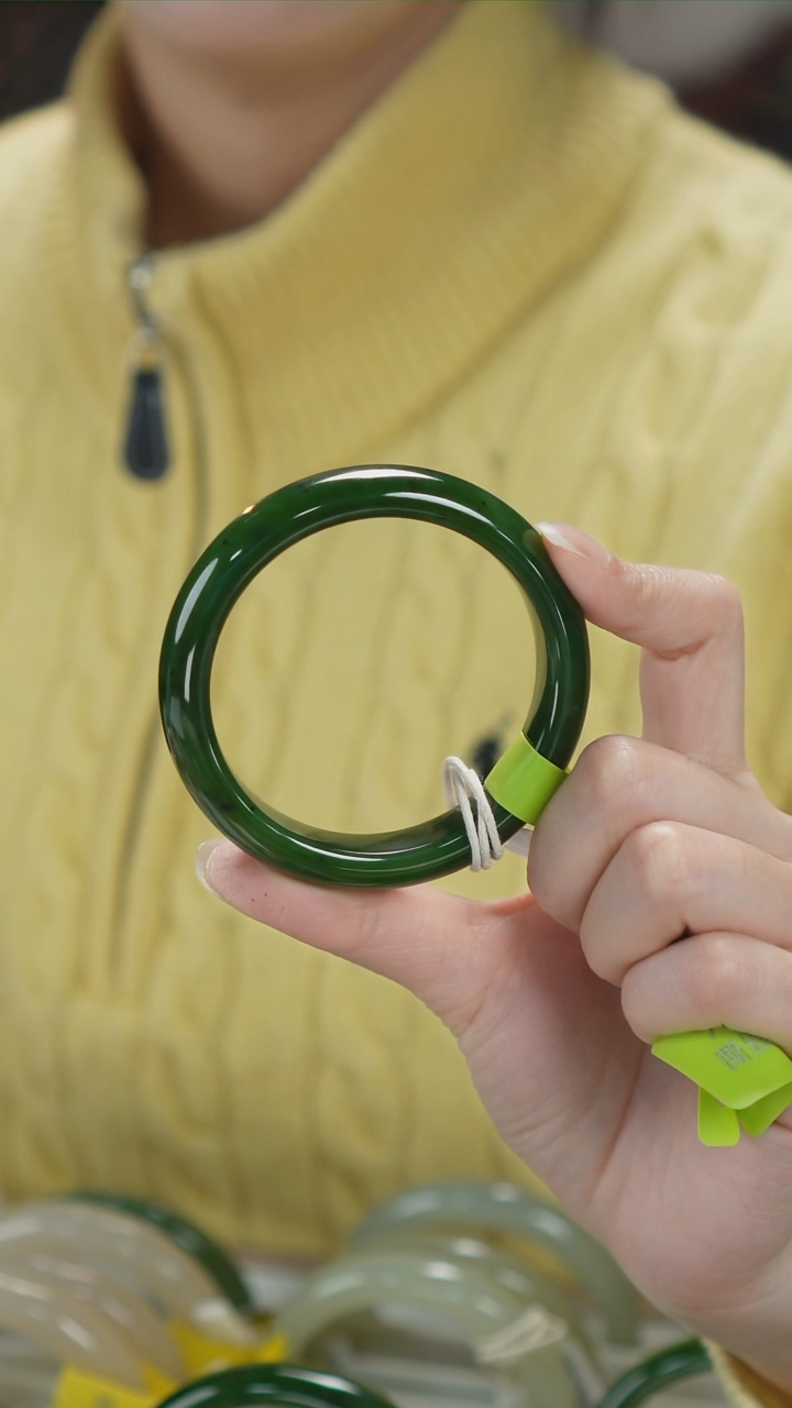 【闪购商品】和田玉手镯未镶嵌75和田玉手镯拍一发一55