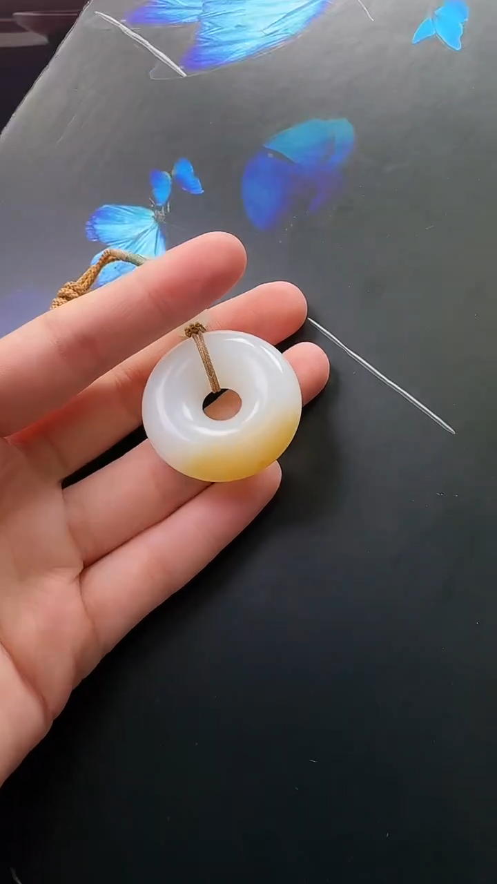 颈饰未镶嵌和田玉吊坠