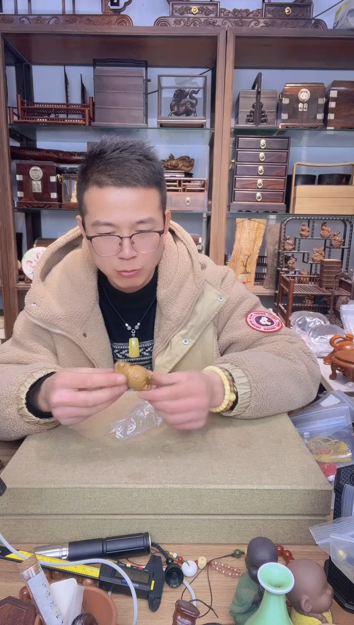 【闪购商品】乌木类书架990绿檀子乍弄鸟尊小摆件