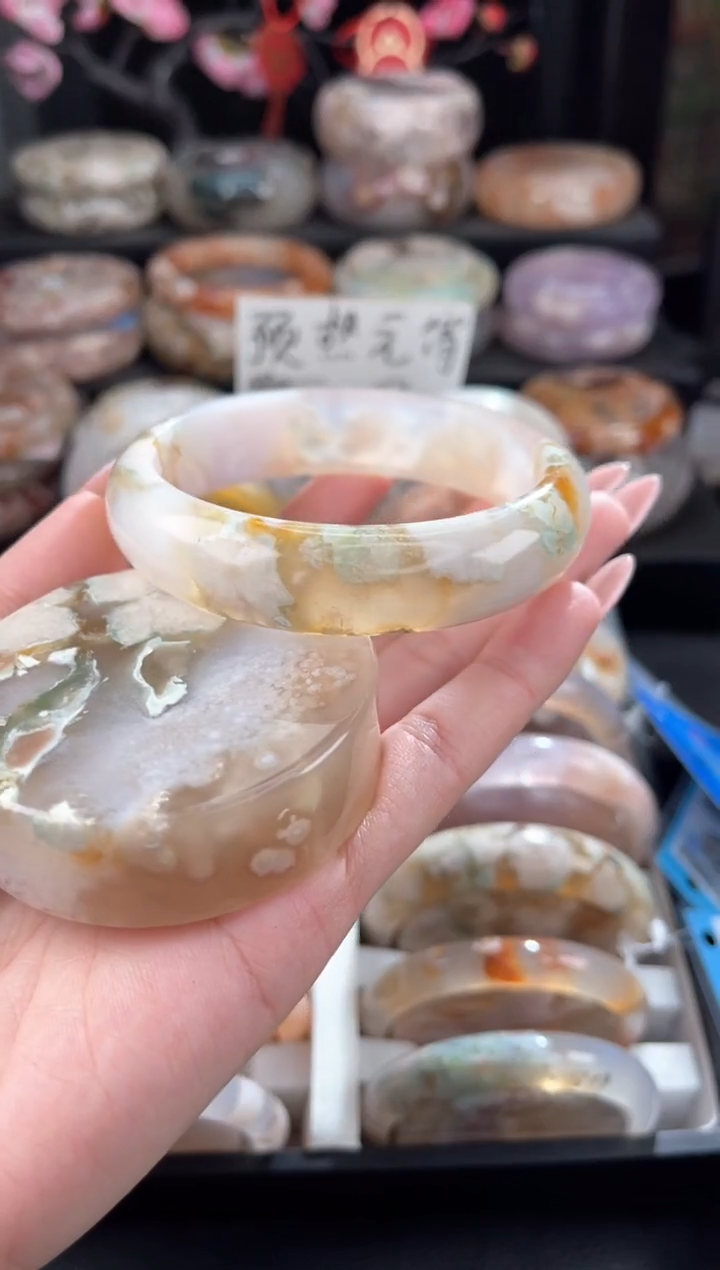 【闪购商品】石英质玉手镯未镶嵌62