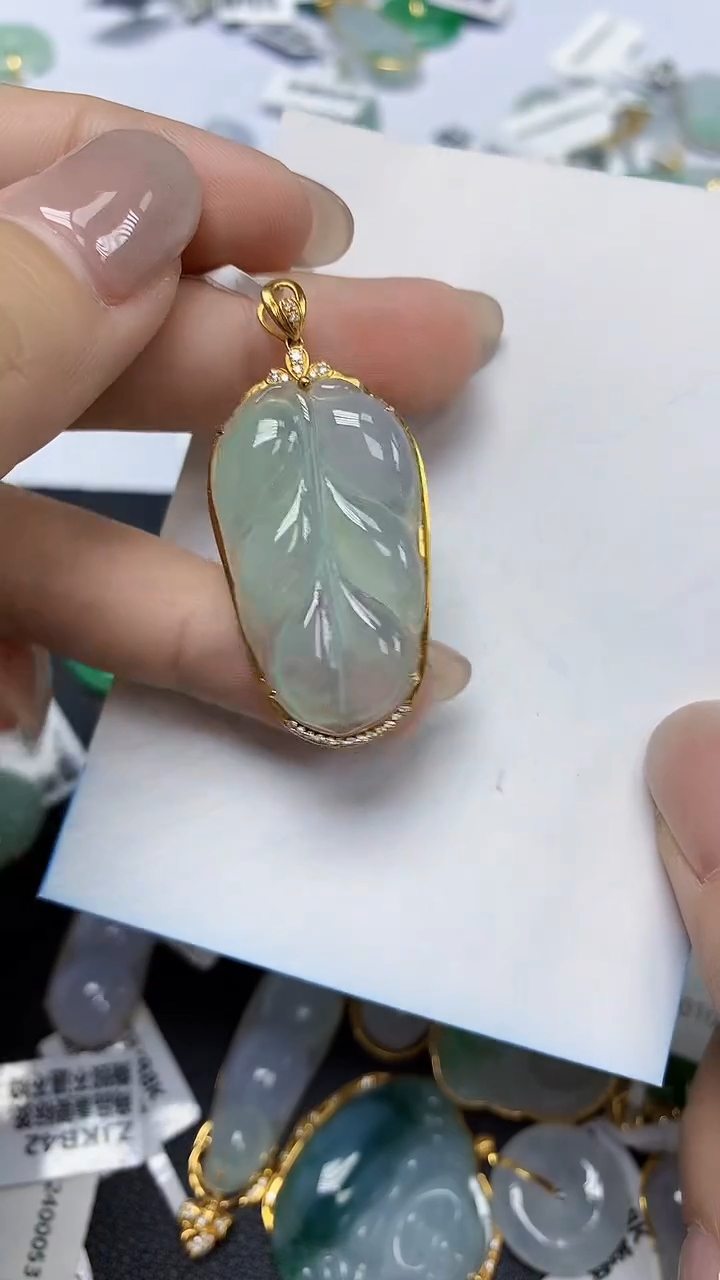 翡翠18K金镶嵌颈饰天然缅甸翡翠A货