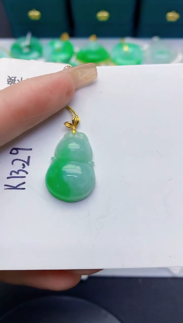 颈饰18K金镶嵌翡翠缅甸天然翡翠A货