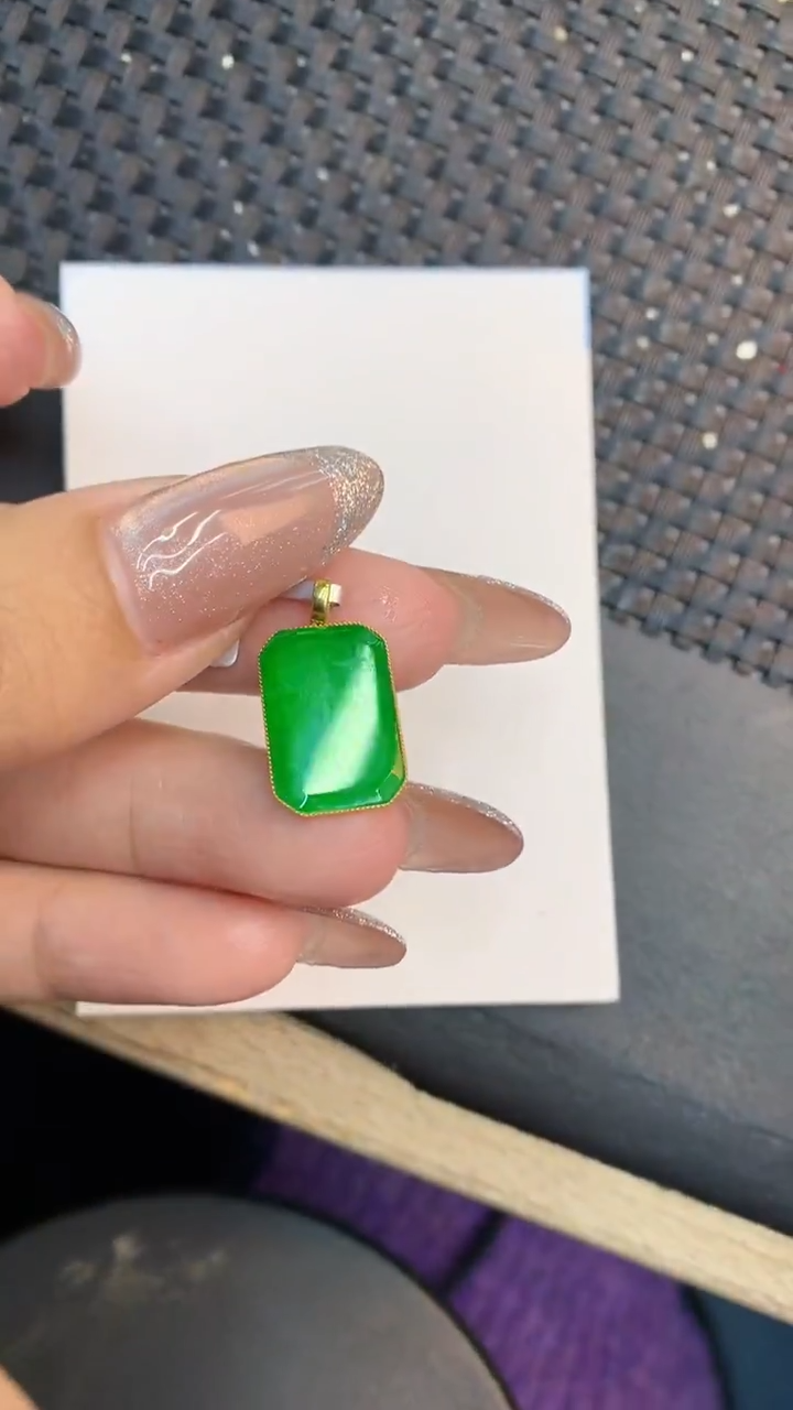 颈饰18K金镶嵌翡翠1