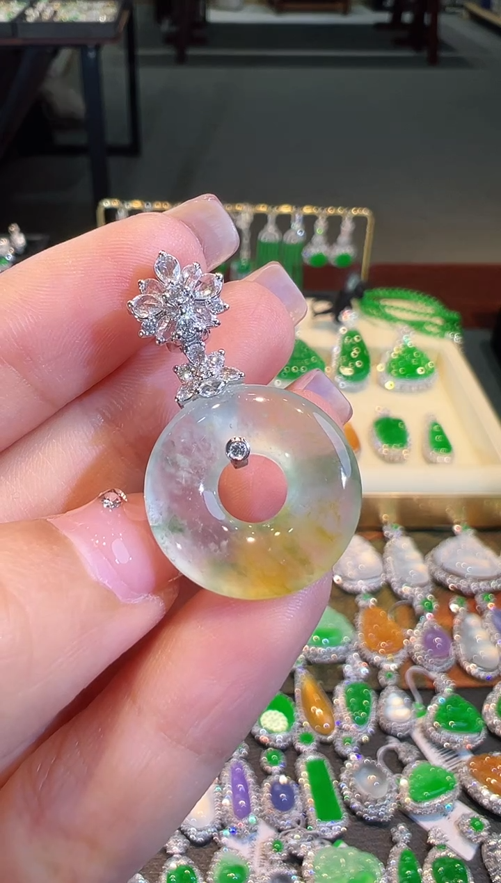 【闪购商品】翡翠吊坠(不含链)18K金镶嵌翡翠