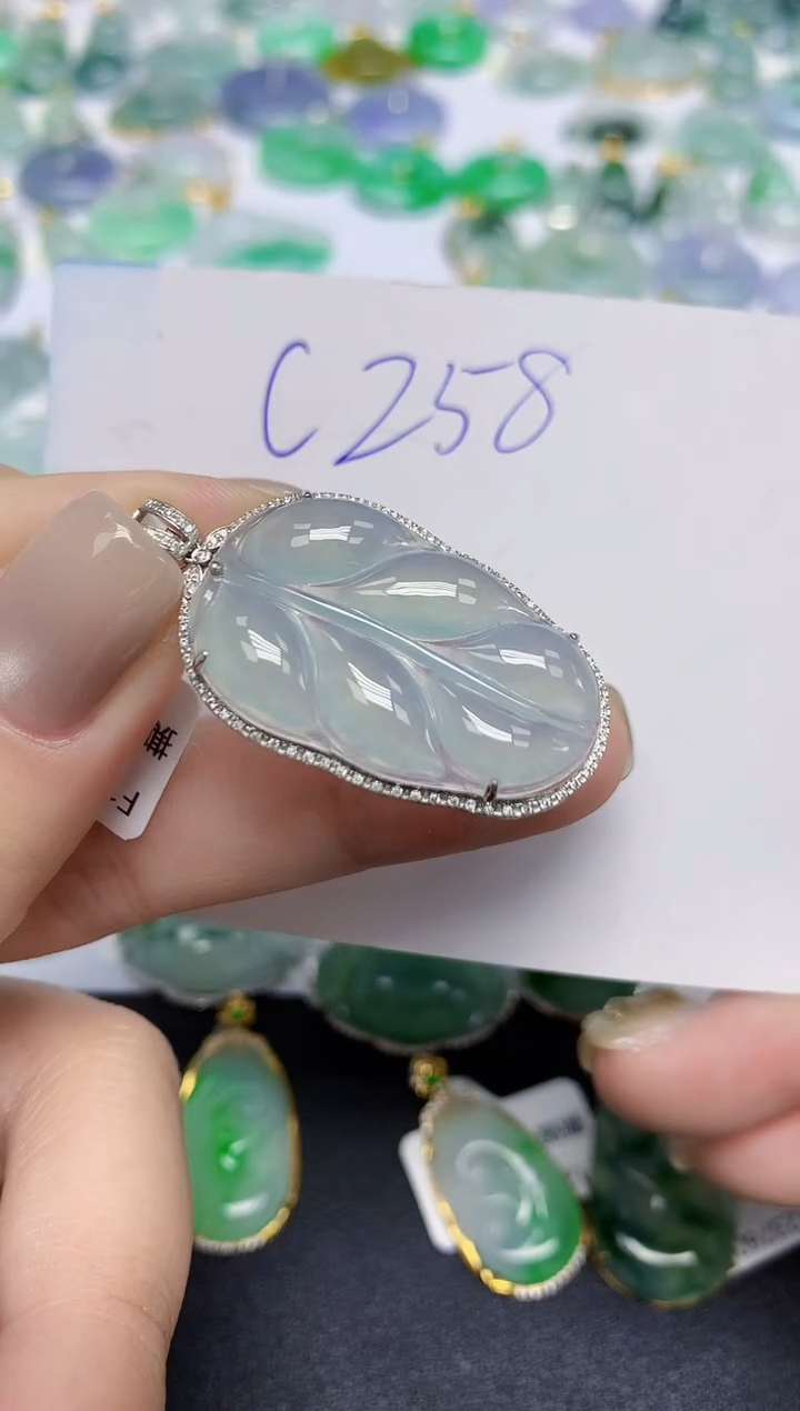 颈饰18K金镶嵌翡翠天然缅甸翡翠A货翡翠百元以上9元证书费自理