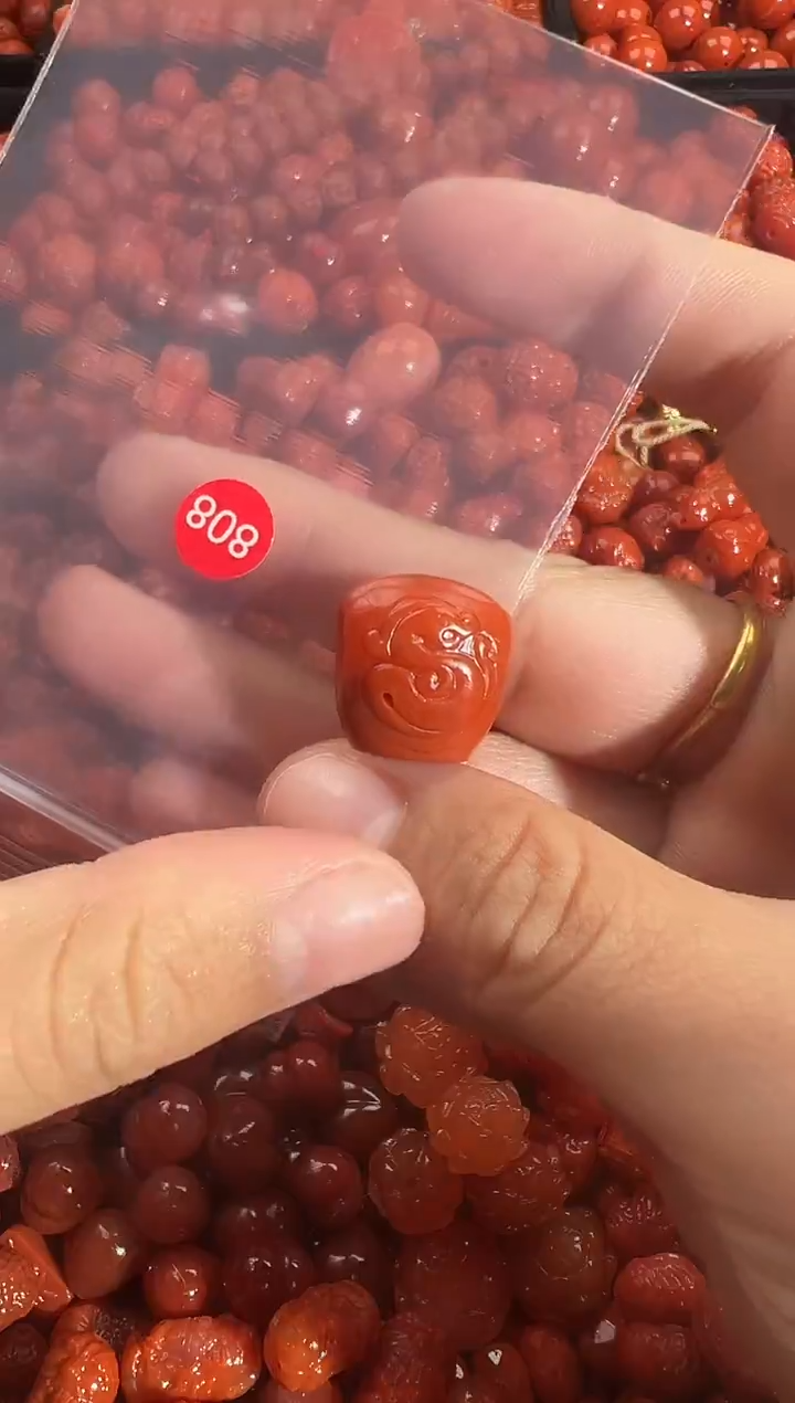 颈饰未镶嵌南红玛瑙1