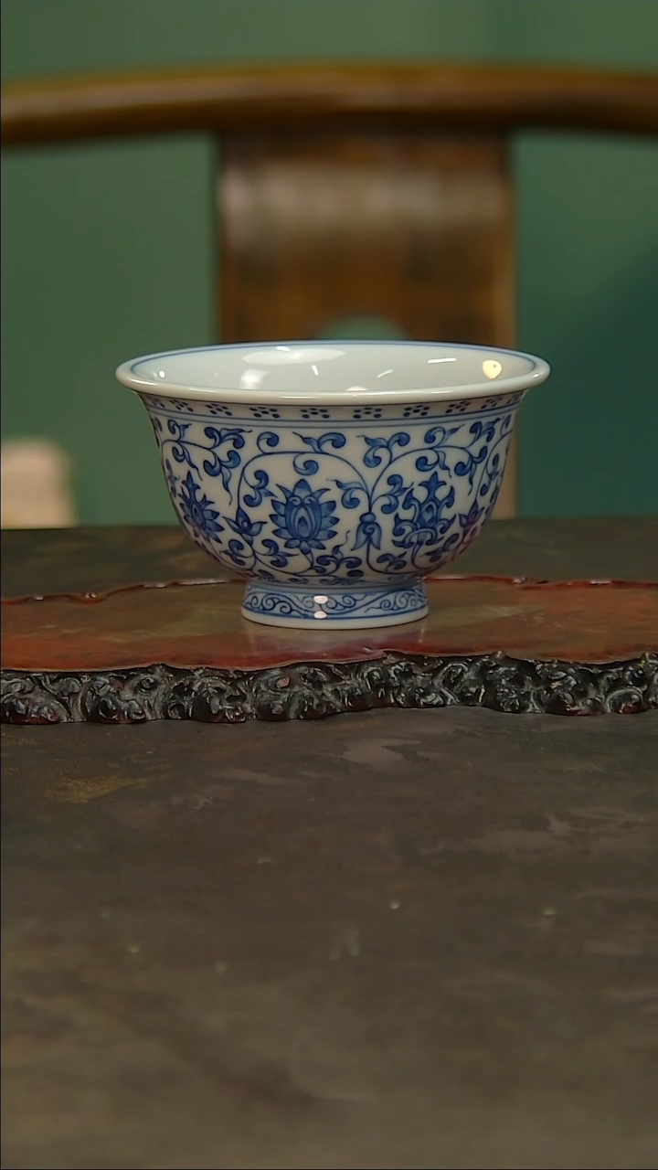 【闪购商品】青花手绘缠枝莲主人杯