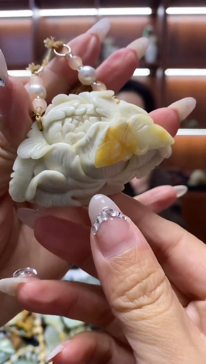 未镶嵌岫玉吊坠    