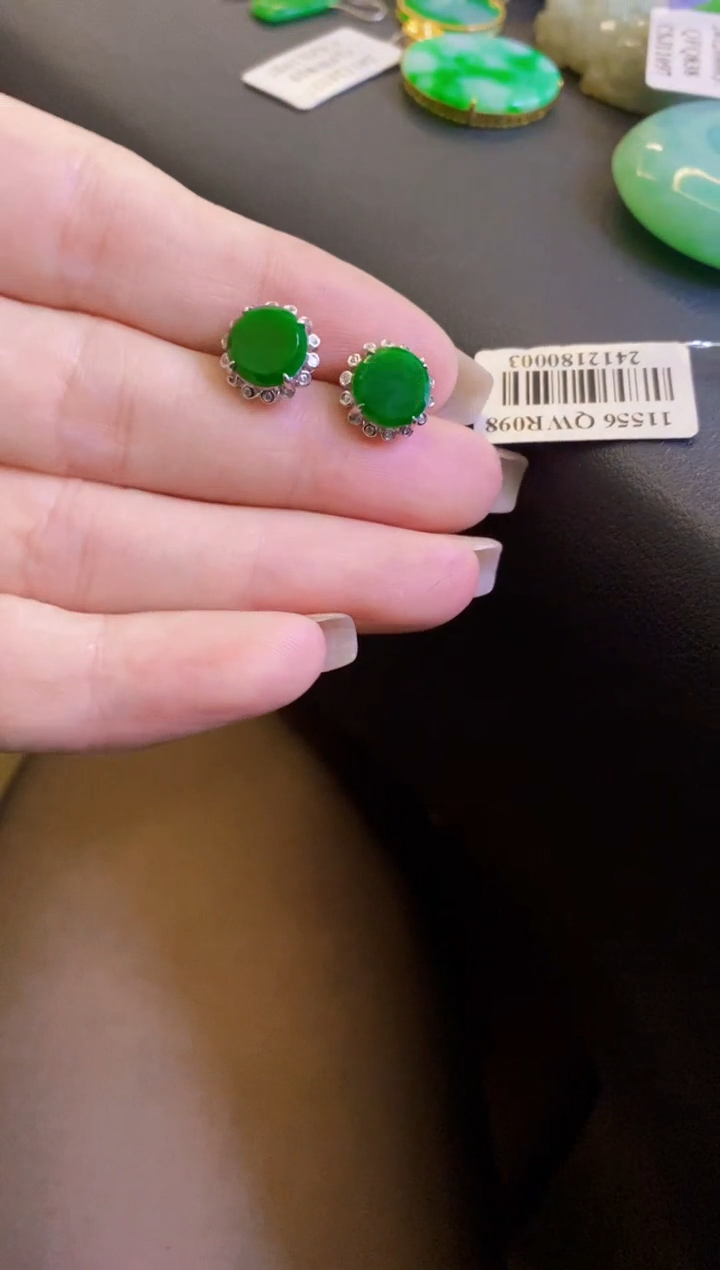 【闪购商品】翡翠颈饰18K金镶嵌耳钉