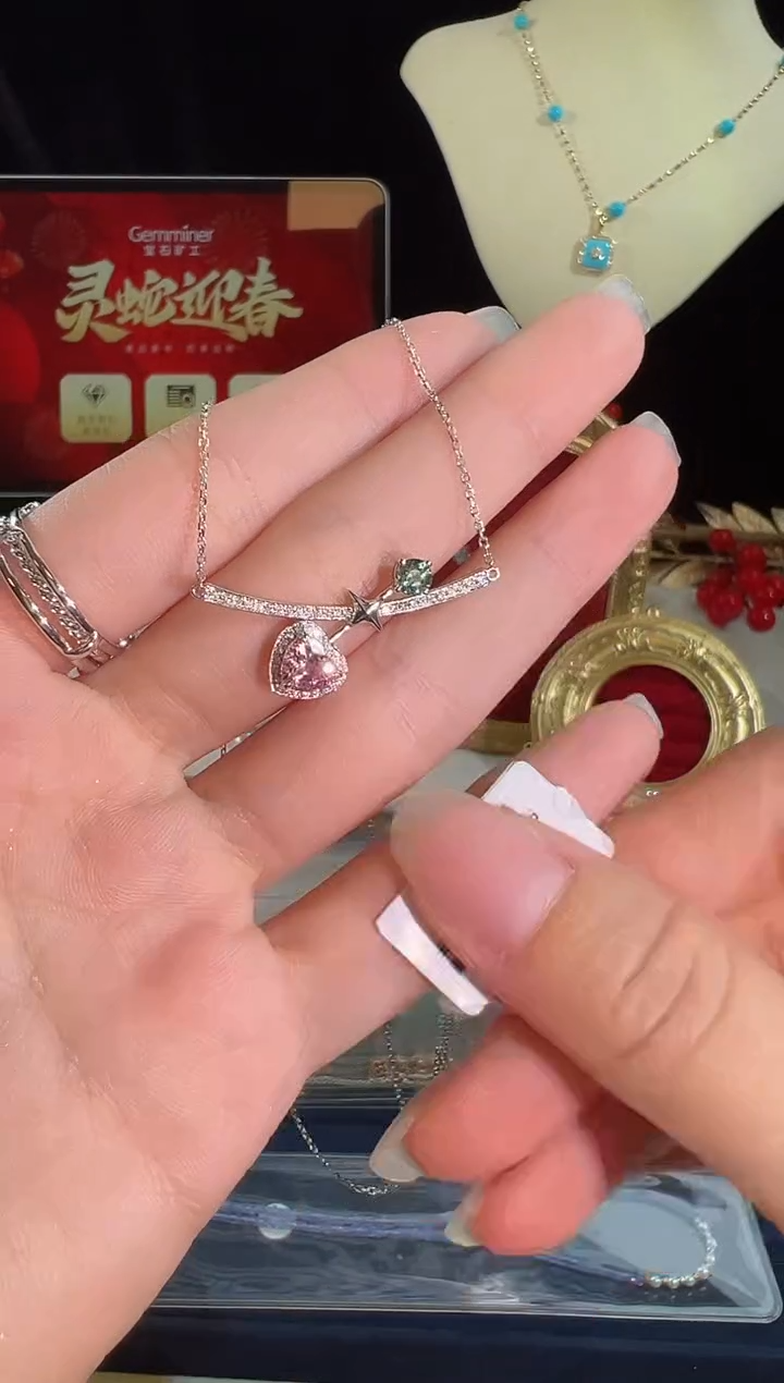 【闪购商品】绿柱石颈饰18K金镶嵌项链