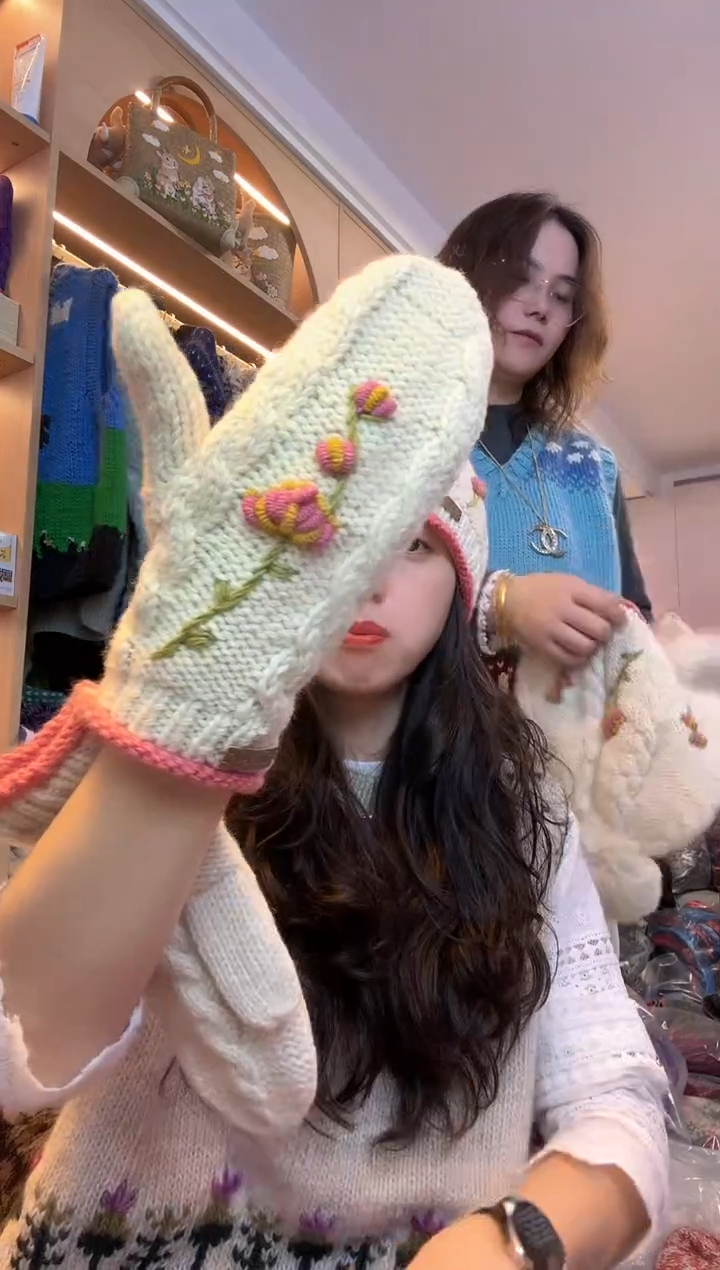 羊毛美丽奴白色全包提花手套