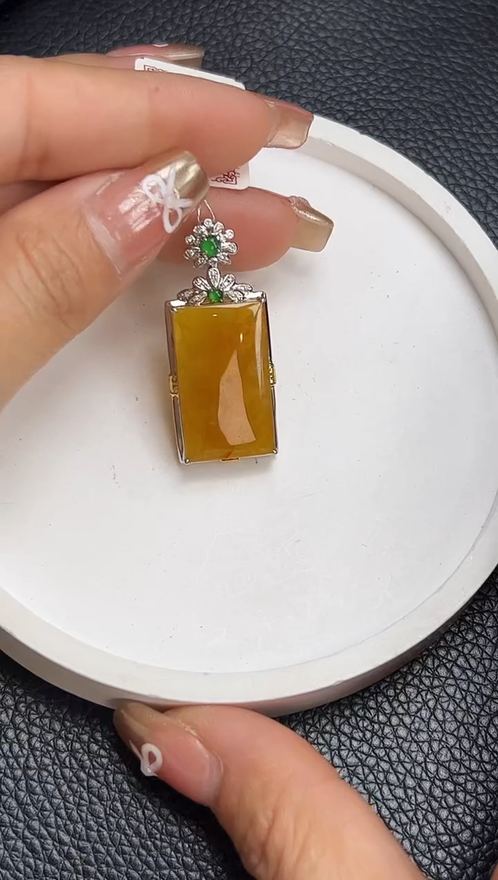 【闪购商品】翡翠颈饰18K金镶嵌F36-22 无事牌