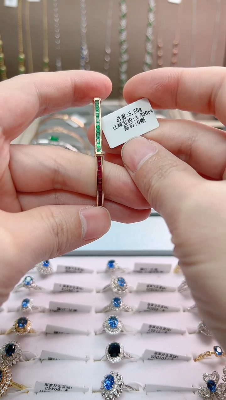 【闪购商品】红宝石手镯18K金镶嵌。