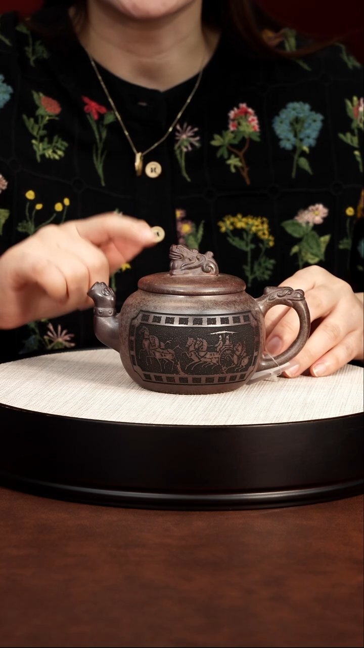 茶壶紫砂宜兴紫砂 马到成功瑞兽壶 铁血红纱 梅付春 700