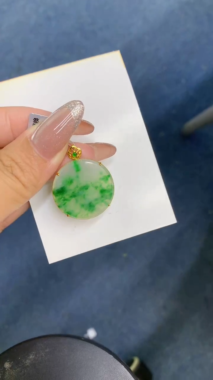 颈饰18K金镶嵌翡翠1