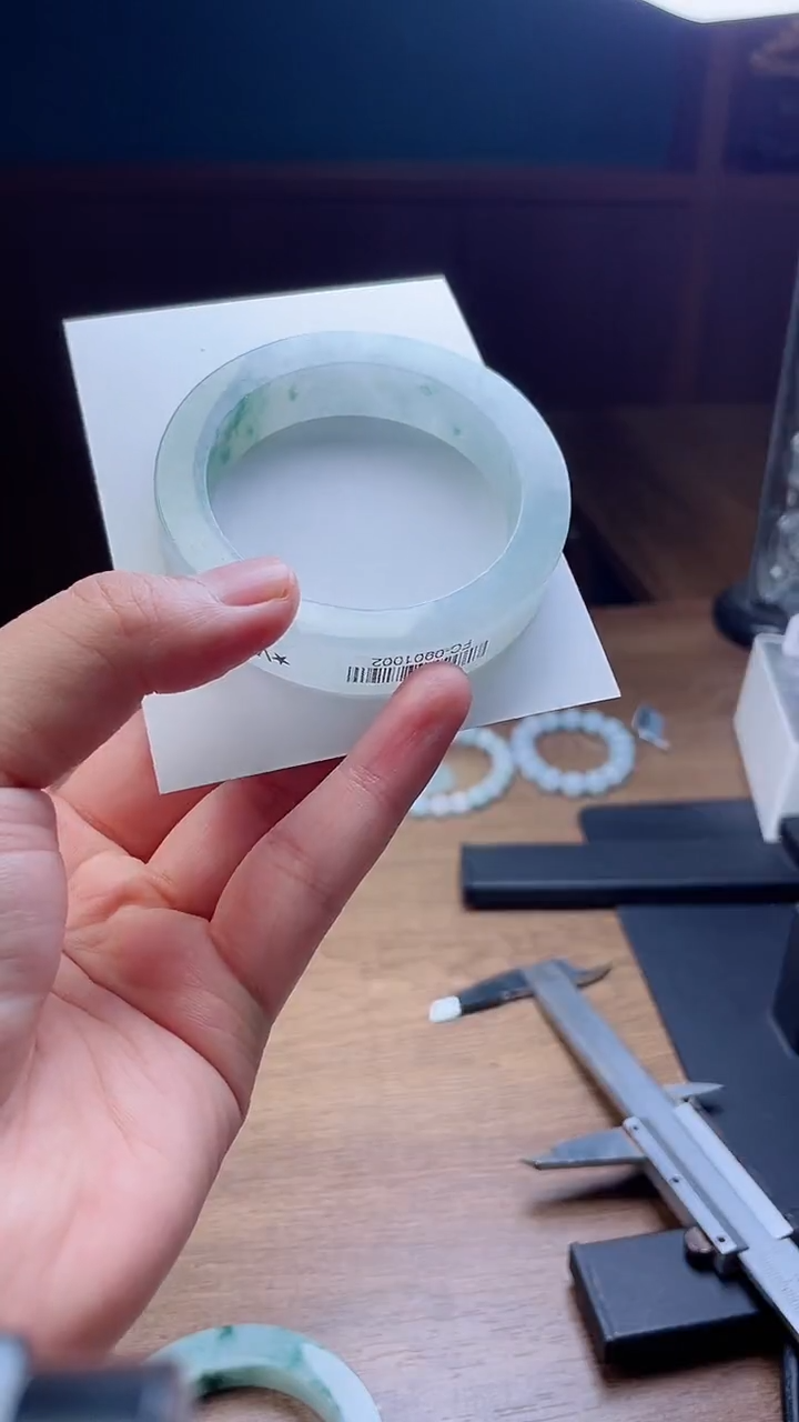 未镶嵌手镯定制翡翠琼定制