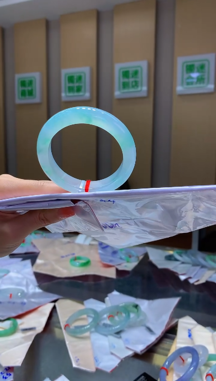 翡翠手镯未镶嵌-C38 圈口57