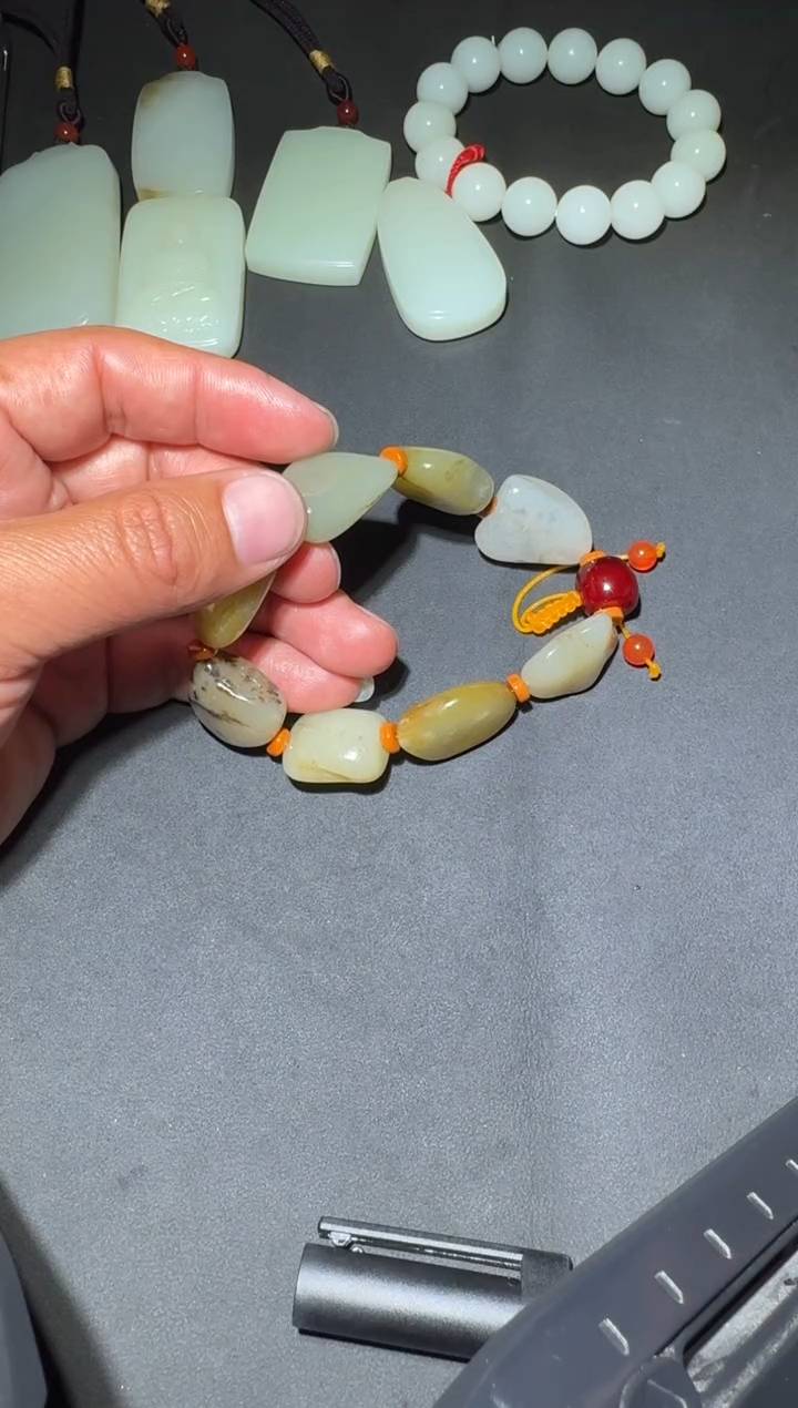 未镶嵌和田玉（糖玉）挂件和田玉