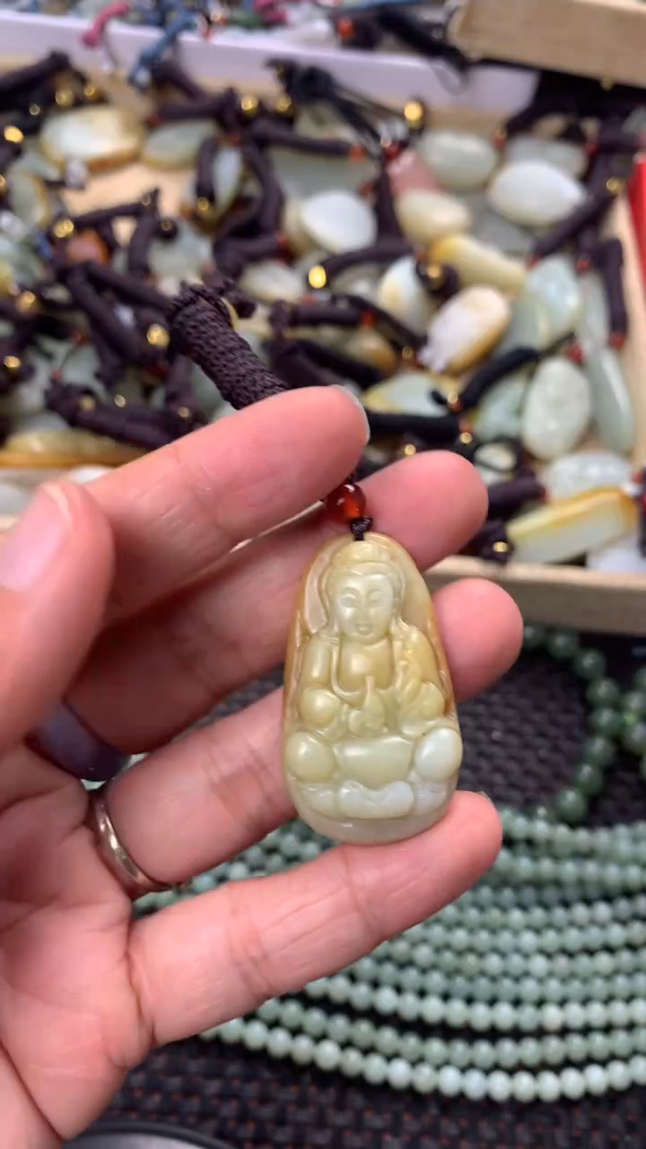 【闪购商品】和田玉颈饰未镶嵌多样性发货没有证书拍一发一有瑕