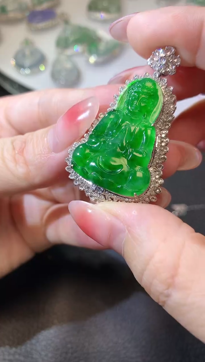 【闪购商品】翡翠吊坠(不含链)18K金镶嵌C108 