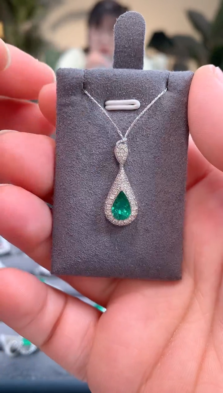 【闪购商品】祖母绿吊坠(不含链)18K金镶嵌祖母绿