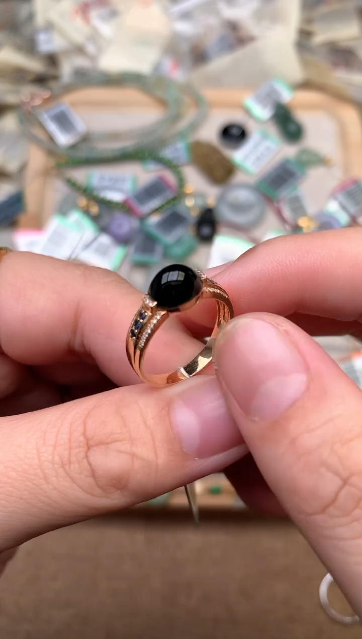 18K金镶嵌挂件翡翠1