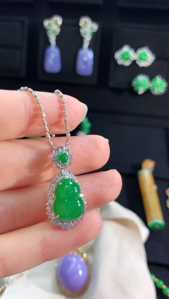 【闪购商品】翡翠吊坠(不含链)18K金镶嵌吊坠